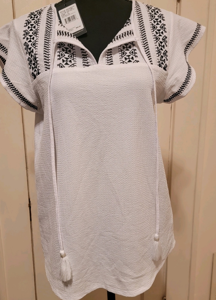 Adrianna Papell Crinkle Embroidery Peasant Top sz SM  White/Black